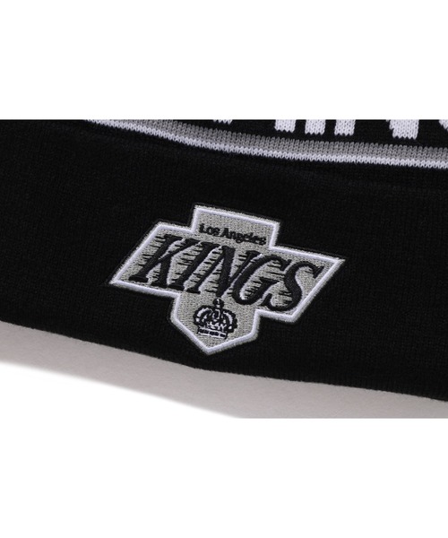 BAPE 白ビーニー A BATHING APE（アベイシングエイプ）の「BAPE X M&N NHL POM