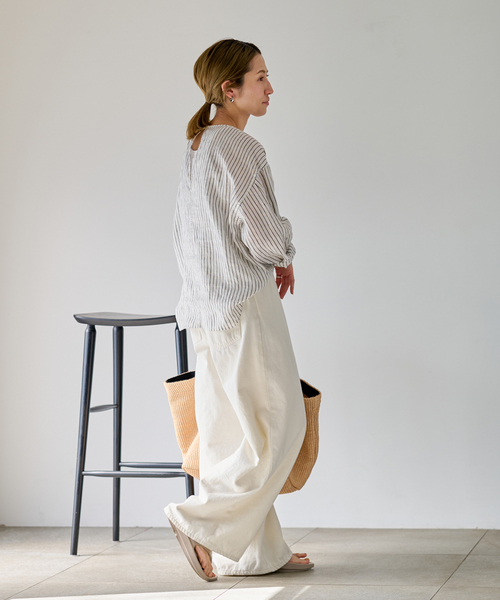 FRAMeWORK（フレームワーク）の「NEWフレンチリネンクルーネックプルオーバー（シャツ/ブラウス・レディース・ベージュ/ホワイト/ホワイト系その他・FREE）」の10枚目の写真