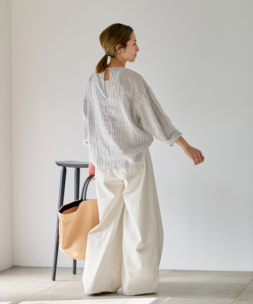 FRAMeWORK（フレームワーク）の「NEWフレンチリネンクルーネックプルオーバー（シャツ/ブラウス・レディース・ベージュ/ホワイト/ホワイト系その他・FREE）」の14枚目の写真