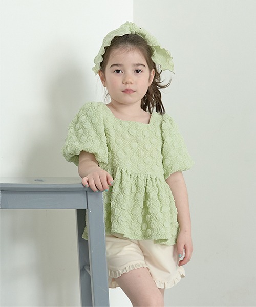 Lycee mine(リセマイン)の「ボリュームスリーブでふんわりブラウス(シャツ/ブラウス・キッズ・ピンク/アイボリー/ライトグリーン/ブラック・100cm/110cm/120cm/140cm/130cm/150cm)」の4枚目の写真
