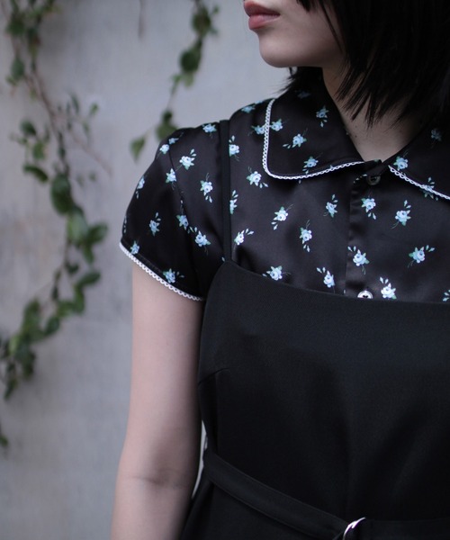 G.V.G.V.（ジーヴィージーヴィー）の「FLORAL SATIN BLOUSE（シャツ/ブラウス・レディース・パープル/ブラック・36）」の2枚目の写真