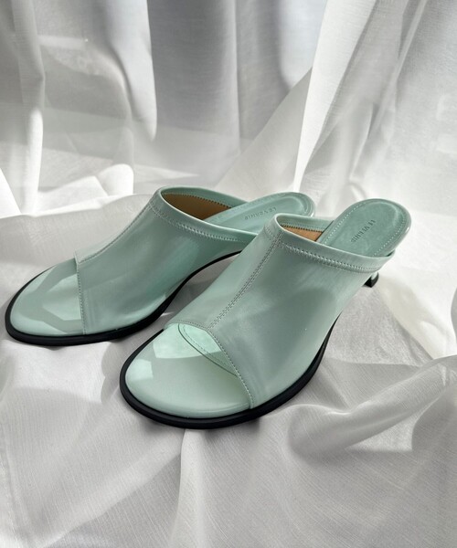 LE VERNIS（ル・ベルニ）の「【LE VERNIS/ルベルニ】ストレッチローヒールミュール（サンダル・レディース・ミント/ブラック・23.5/24.5）」の4枚目の写真