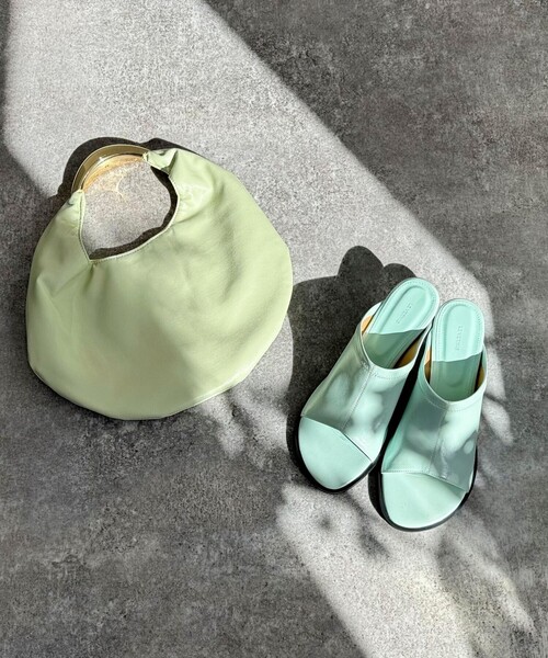 LE VERNIS（ル・ベルニ）の「【LE VERNIS/ルベルニ】ストレッチローヒールミュール（サンダル・レディース・ミント/ブラック・23.5/24.5）」の5枚目の写真