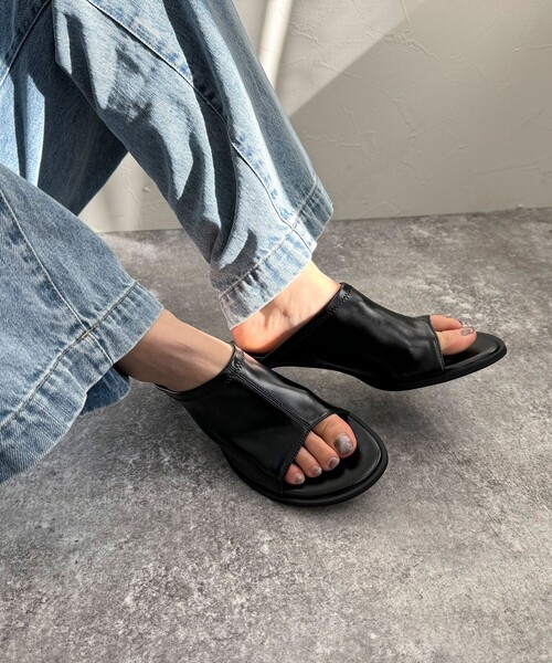 LE VERNIS（ル・ベルニ）の「【LE VERNIS/ルベルニ】ストレッチローヒールミュール（サンダル・レディース・ミント/ブラック・23.5/24.5）」の6枚目の写真