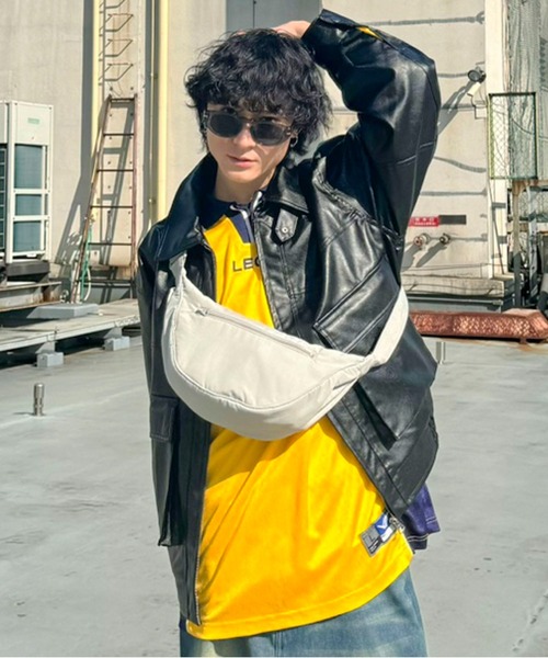 SPINNS（スピンズ）の「ナイロンバナナショルダーバッグ（ショルダーバッグ・メンズ・ブラック/グレー・ONESIZE）」の17枚目の写真