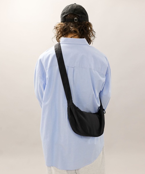 SPINNS（スピンズ）の「ナイロンバナナショルダーバッグ（ショルダーバッグ・メンズ・ブラック/グレー・ONESIZE）」の22枚目の写真