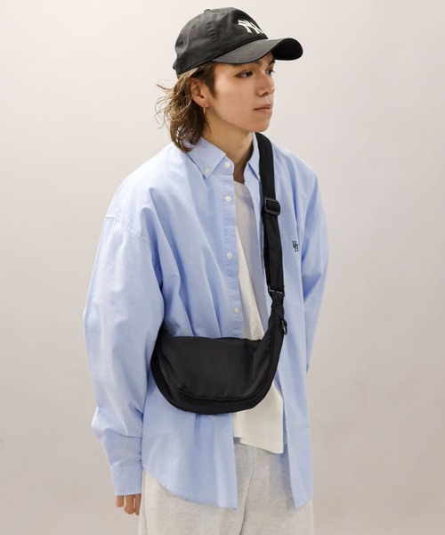 SPINNS（スピンズ）の「ナイロンバナナショルダーバッグ（ショルダーバッグ・メンズ・ブラック/グレー・ONESIZE）」の20枚目の写真