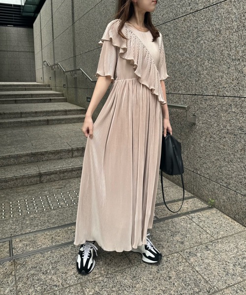 【ら♡】MELLOWNEON フリル付きベージュロングドレス MELLOWNEON フリル付きベージュロングドレス MELLOWNEON フリル付き