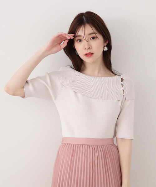 PROPORTION BODY DRESSING（プロポーションボディドレッシング）の「ボタン付きオフショルニット / 1214170402（ニット/セーター・レディース・ブラック/ベージュ/ピンク・FREE）」の2枚目の写真