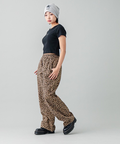 X-girl（エックスガール）の「BACK SLIT S/S TOP（Tシャツ/カットソー・レディース・ブラック/ホワイト・S/M）」の3枚目の写真