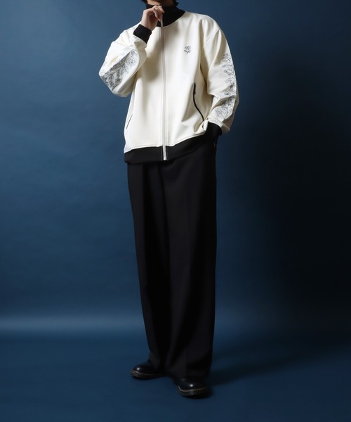 ANPAS（アンパス）の「ANPAS Flower Embroidery Track Jacket/ANPAS 別注 トラックジャケット花刺繍 トップス ワンポイント刺繍トラックジャケット 袖刺繍 ジャージ（ジャージ・メンズ・ブラック系その他/ブラック/ワイン/チャコール/グレイッシュベージュ/アイボリー・M/L）」の12枚目の写真