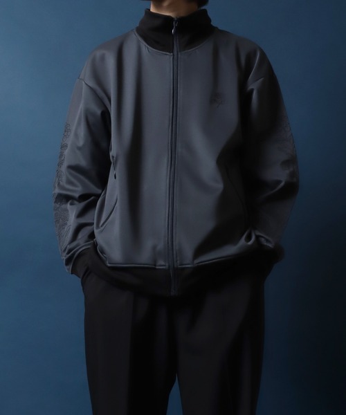 ANPAS（アンパス）の「ANPAS Flower Embroidery Track Jacket/ANPAS 別注 トラックジャケット花刺繍 トップス ワンポイント刺繍トラックジャケット 袖刺繍 ジャージ（ジャージ・メンズ・ブラック系その他/ブラック/ワイン/チャコール/グレイッシュベージュ/アイボリー・M/L）」の15枚目の写真