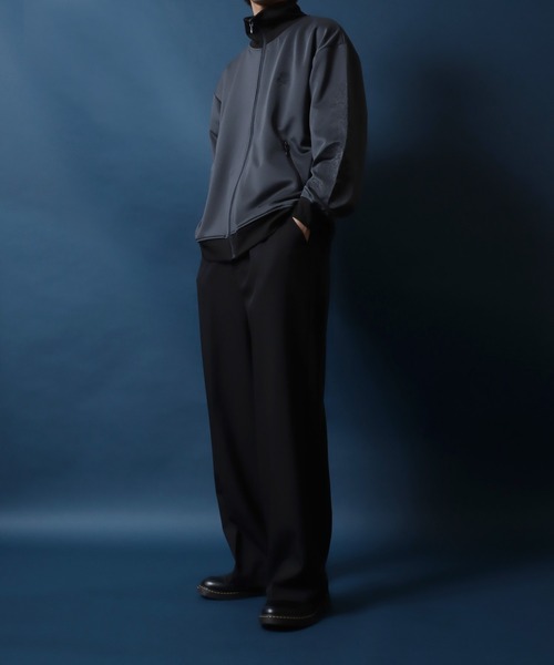 ANPAS（アンパス）の「ANPAS Flower Embroidery Track Jacket/ANPAS 別注 トラックジャケット花刺繍 トップス ワンポイント刺繍トラックジャケット 袖刺繍 ジャージ（ジャージ・メンズ・ブラック系その他/ブラック/ワイン/チャコール/グレイッシュベージュ/アイボリー・M/L）」の10枚目の写真