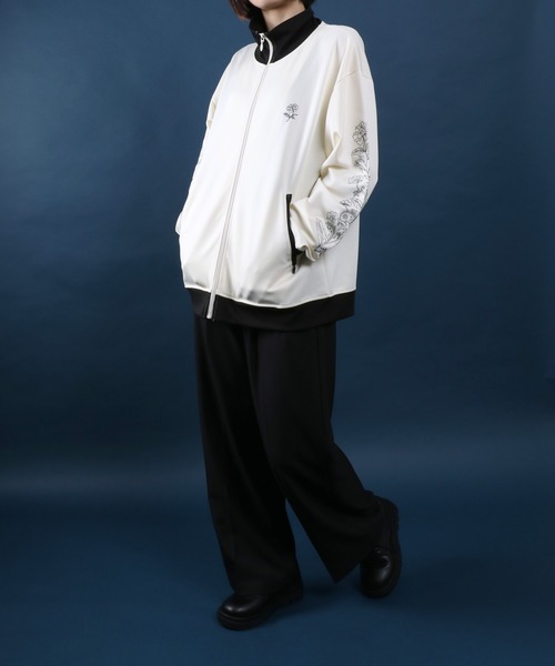 ANPAS（アンパス）の「ANPAS Flower Embroidery Track Jacket/ANPAS 別注 トラックジャケット花刺繍 トップス ワンポイント刺繍トラックジャケット 袖刺繍 ジャージ（ジャージ・メンズ・ブラック系その他/ブラック/ワイン/チャコール/グレイッシュベージュ/アイボリー・M/L）」の20枚目の写真