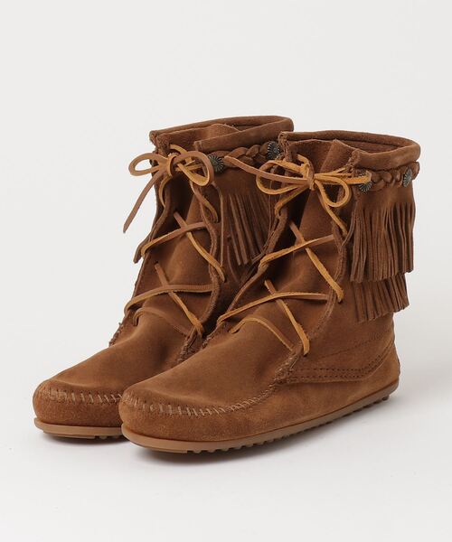 Minnetonka(ミネトンカ)の「『ミネトンカ MINNETONKA』 ダブルフリンジ トランパー ブーツ DOUBLE FRINGE TRAMPER BOOTS レディース(ブーツ・レディース・ブラウン/ブラウン系その他・21.5㎝/22.5cm)」の2枚目の写真
