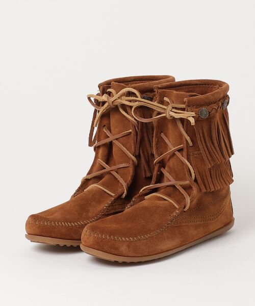 Minnetonka(ミネトンカ)の「『ミネトンカ MINNETONKA』 ダブルフリンジ トランパー ブーツ DOUBLE FRINGE TRAMPER BOOTS レディース(ブーツ・レディース・ブラウン/ブラウン系その他・21.5㎝/22.5cm)」の1枚目の写真