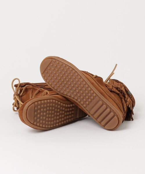 Minnetonka(ミネトンカ)の「『ミネトンカ MINNETONKA』 ダブルフリンジ トランパー ブーツ DOUBLE FRINGE TRAMPER BOOTS レディース(ブーツ・レディース・ブラウン/ブラウン系その他・21.5㎝/22.5cm)」の4枚目の写真
