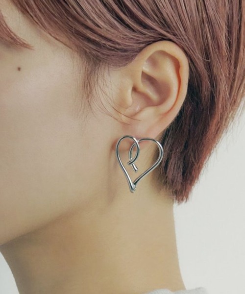 GOLDY(ゴールディ)の「【GOLDY】ドローイングハートピアス 1240303 ※(ピアス(両耳用)・レディース・ゴールド/シルバー/ブラック・FREE)」の3枚目の写真