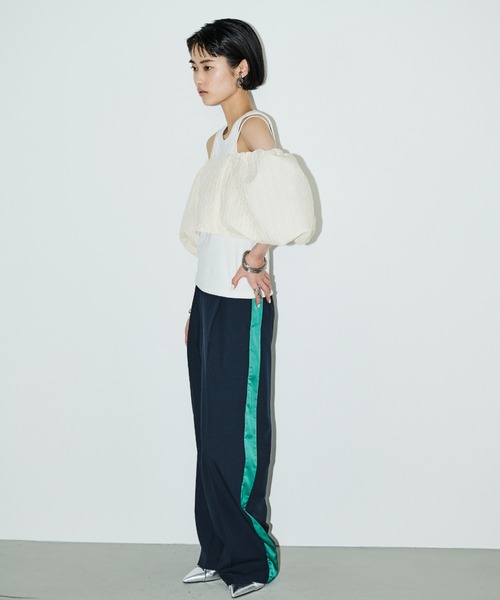 AIC.（エーアイシー）の「2WAYふくれジャガードオフショルトップス（シャツ/ブラウス・レディース・ブラック/アイボリー・FREE）」の4枚目の写真