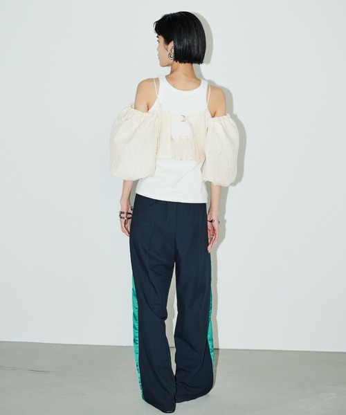 AIC.（エーアイシー）の「2WAYふくれジャガードオフショルトップス（シャツ/ブラウス・レディース・ブラック/アイボリー・FREE）」の6枚目の写真