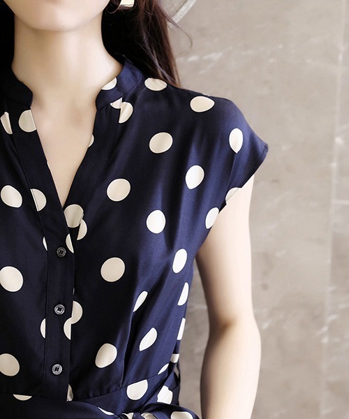 gossip!ロサンゼルス(ゴシップロサンゼルス)の「Vネックドットワンピース(ワンピース・レディース・ネイビー・M/S/L)」の6枚目の写真