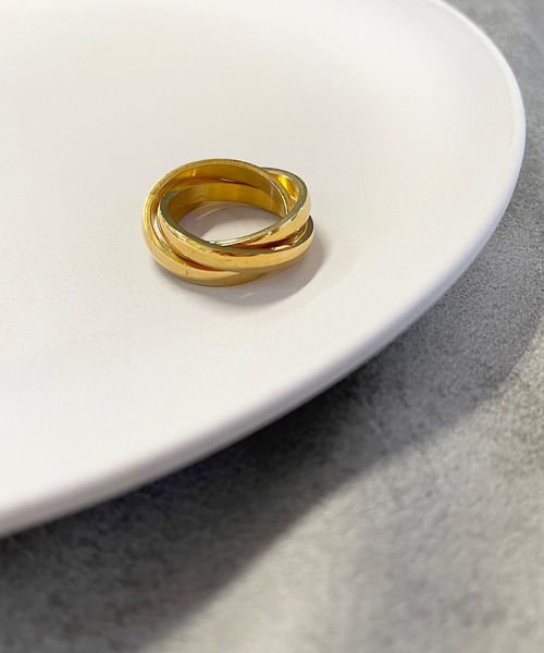 PARKS TOKYO SELECT(パークストウキョウセレクト)の「金属アレルギー対応 サージカルステンレス/316L トリプルクロス(3連)リング(リング・レディース・ゴールド/ゴールド系その他/シルバー・7号/10号/12号/15号)」の1枚目の写真