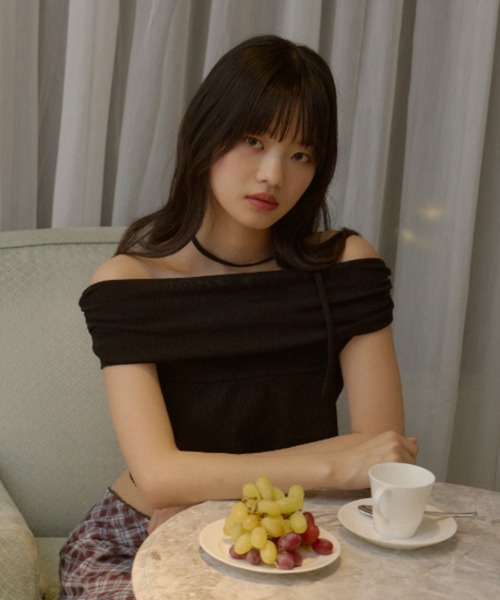 GIUNON（ジウノン）の「flower tie set off shoulder / フラワータイセットオフショルダー（Tシャツ/カットソー・レディース・ブラック/ピンク/アイボリー・FREE）」の2枚目の写真