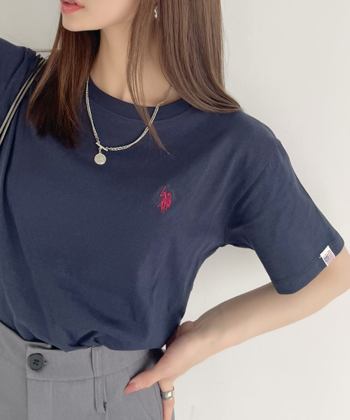 U.S. POLO ASSN.（ユーエスポロアッスン）の「U.S. POLO ASSN. 10色展開 大人気のワンポイント刺繍 コンパクトシルエット ベーシック Tシャツ（Tシャツ/カットソー・レディース・ブラック系/ホワイト/ブラック/ベージュ/グリーン/ピンク/ネイビー/ライトピンク/グレー/ライトブルー・M/L/S）」の8枚目の写真