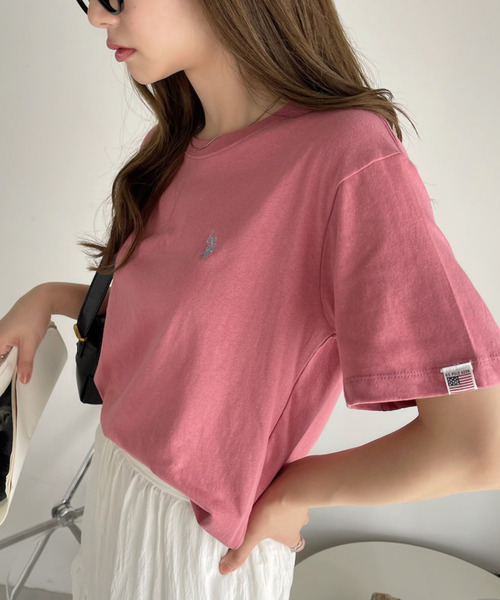 U.S. POLO ASSN.（ユーエスポロアッスン）の「U.S. POLO ASSN. 10色展開 大人気のワンポイント刺繍 コンパクトシルエット ベーシック Tシャツ（Tシャツ/カットソー・レディース・ブラック系/ホワイト/ブラック/ベージュ/グリーン/ピンク/ネイビー/ライトピンク/グレー/ライトブルー・M/L/S）」の9枚目の写真