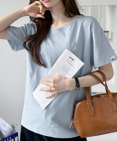 U.S. POLO ASSN.（ユーエスポロアッスン）の「U.S. POLO ASSN. 10色展開 大人気のワンポイント刺繍 コンパクトシルエット ベーシック Tシャツ（Tシャツ/カットソー・レディース・ブラック系/ホワイト/ブラック/ベージュ/グリーン/ピンク/ネイビー/ライトピンク/グレー/ライトブルー・M/L/S）」の7枚目の写真