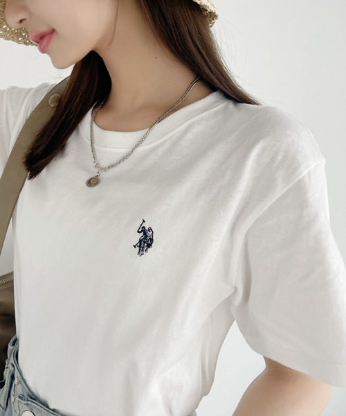 U.S. POLO ASSN.（ユーエスポロアッスン）の「U.S. POLO ASSN. 10色展開 大人気のワンポイント刺繍 コンパクトシルエット ベーシック Tシャツ（Tシャツ/カットソー・レディース・ブラック系/ホワイト/ブラック/ベージュ/グリーン/ピンク/ネイビー/ライトピンク/グレー/ライトブルー・M/L/S）」の15枚目の写真