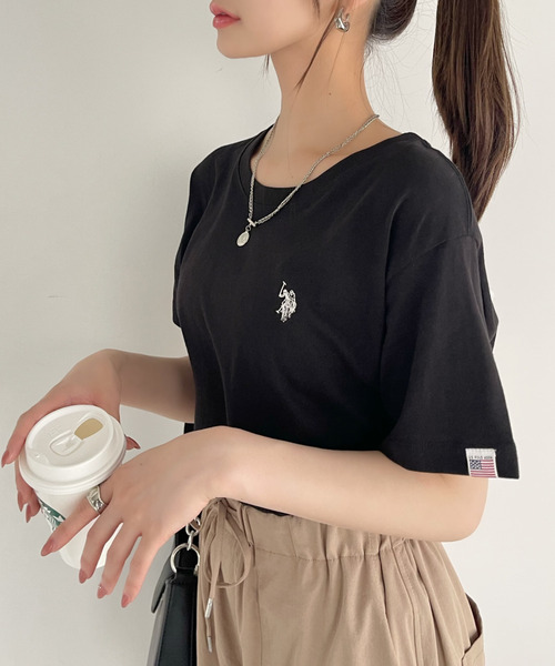 U.S. POLO ASSN.（ユーエスポロアッスン）の「U.S. POLO ASSN. 10色展開 大人気のワンポイント刺繍 コンパクトシルエット ベーシック Tシャツ（Tシャツ/カットソー・レディース・ブラック系/ホワイト/ブラック/ベージュ/グリーン/ピンク/ネイビー/ライトピンク/グレー/ライトブルー・M/L/S）」の20枚目の写真