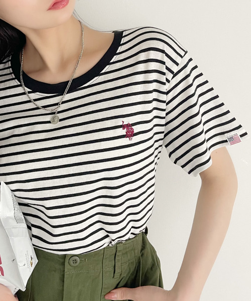 U.S. POLO ASSN.（ユーエスポロアッスン）の「U.S. POLO ASSN. 10色展開 大人気のワンポイント刺繍 コンパクトシルエット ベーシック Tシャツ（Tシャツ/カットソー・レディース・ブラック系/ホワイト/ブラック/ベージュ/グリーン/ピンク/ネイビー/ライトピンク/グレー/ライトブルー・M/L/S）」の11枚目の写真