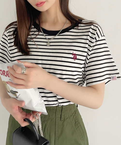 U.S. POLO ASSN.（ユーエスポロアッスン）の「U.S. POLO ASSN. 10色展開 大人気のワンポイント刺繍 コンパクトシルエット ベーシック Tシャツ（Tシャツ/カットソー・レディース・ブラック系/ホワイト/ブラック/ベージュ/グリーン/ピンク/ネイビー/ライトピンク/グレー/ライトブルー・M/L/S）」の13枚目の写真