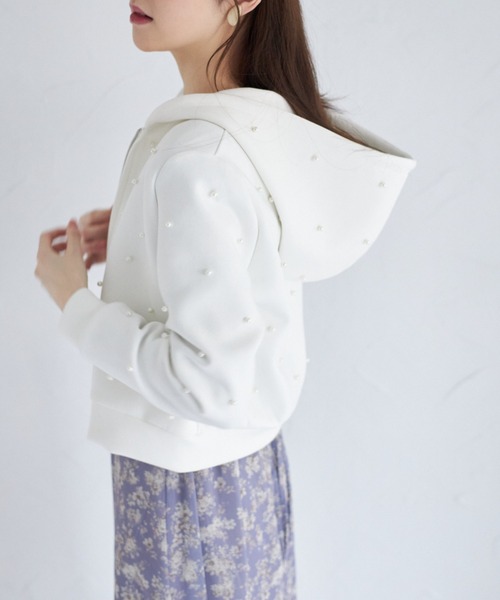 tocco closet(トッコ クローゼット)の「パール付きダブルジップダンボールパーカー(パーカー・レディース・ピンクベージュ/ブラック/グレー/オフホワイト・M)」の7枚目の写真