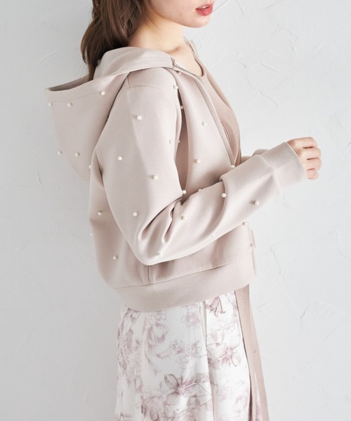 tocco closet(トッコ クローゼット)の「パール付きダブルジップダンボールパーカー(パーカー・レディース・ピンクベージュ/ブラック/グレー/オフホワイト・M)」の14枚目の写真