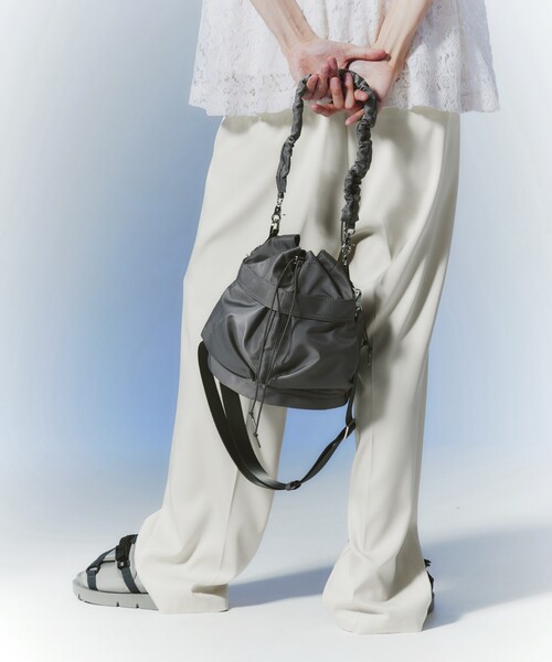 tk.TAKEO KIKUCHI（ティーケータケオキクチ）の「◆ドロストヘルメットバッグ（ショルダーバッグ・メンズ・ブラック系/グレー系その他/ブラック・00）」の3枚目の写真