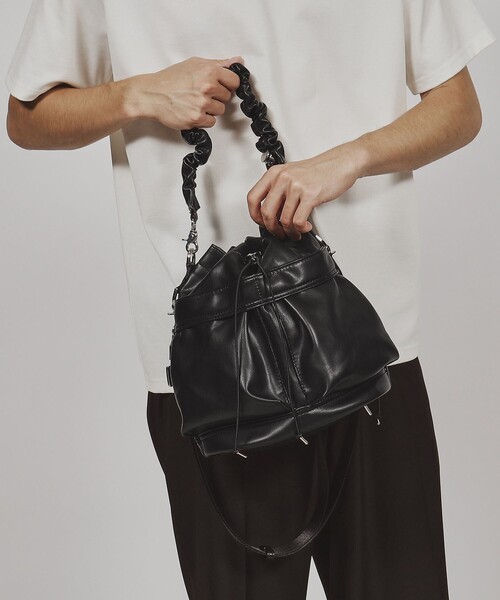 tk.TAKEO KIKUCHI（ティーケータケオキクチ）の「◆ドロストヘルメットバッグ（ショルダーバッグ・メンズ・ブラック系/グレー系その他/ブラック・00）」の5枚目の写真