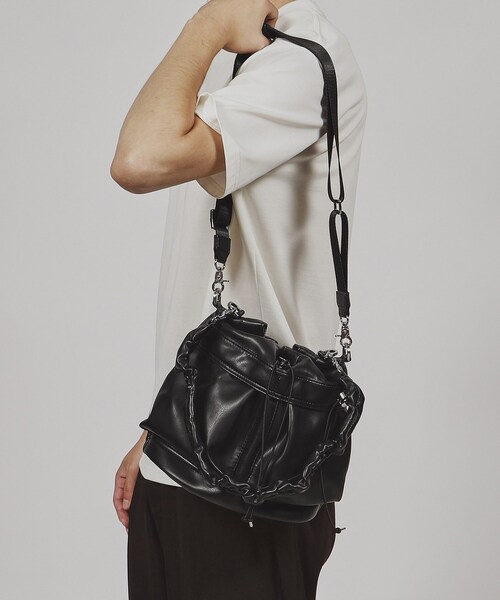 tk.TAKEO KIKUCHI（ティーケータケオキクチ）の「◆ドロストヘルメットバッグ（ショルダーバッグ・メンズ・ブラック系/グレー系その他/ブラック・00）」の6枚目の写真