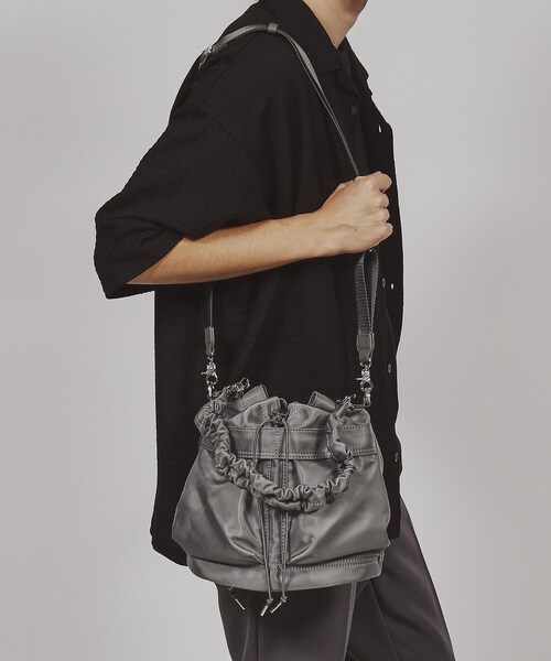 tk.TAKEO KIKUCHI（ティーケータケオキクチ）の「◆ドロストヘルメットバッグ（ショルダーバッグ・メンズ・ブラック系/グレー系その他/ブラック・00）」の9枚目の写真