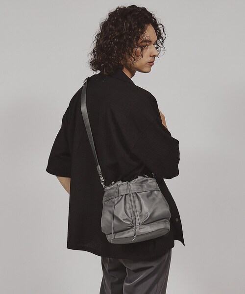 tk.TAKEO KIKUCHI（ティーケータケオキクチ）の「◆ドロストヘルメットバッグ（ショルダーバッグ・メンズ・ブラック系/グレー系その他/ブラック・00）」の10枚目の写真