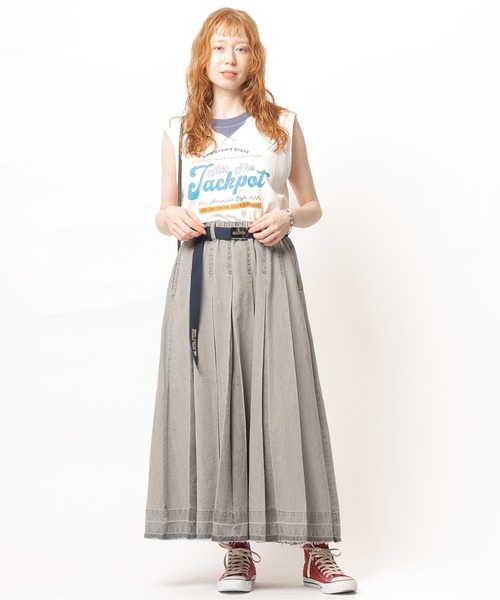 DOUBLE NAME（ダブルネーム）の「ジア刷り加工デニムプリーツスカート（デニムスカート・レディース・ブルー/グレー・FREE）」の4枚目の写真