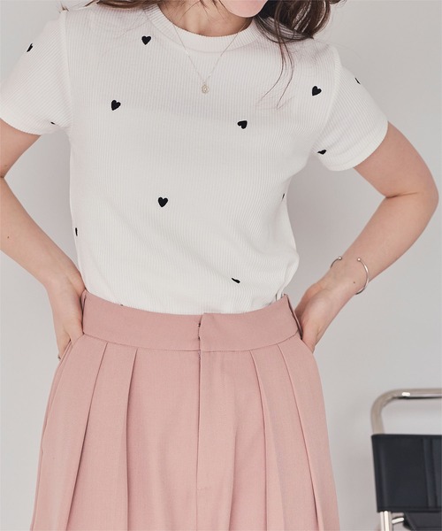 titivate(ティティベイト)の「ハート柄刺繍Tシャツ(Tシャツ/カットソー・レディース・ブラック系その他/ホワイト系その他/ホワイト系その他2/ホワイト系その他3・M)」の6枚目の写真
