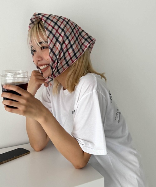CANAL JEAN（キャナルジーン）の「Lakey Park　チェック柄スカーフ（バンダナ/スカーフ・レディース・カーキ/ベージュ・ONE SIZE）」の2枚目の写真