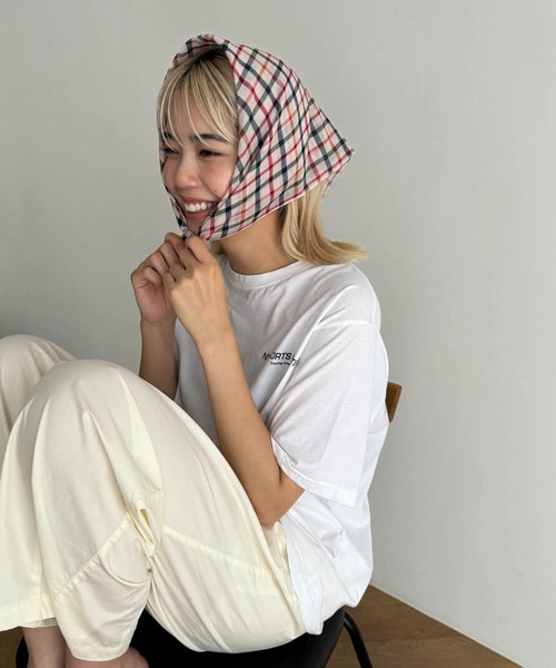 CANAL JEAN（キャナルジーン）の「Lakey Park　チェック柄スカーフ（バンダナ/スカーフ・レディース・カーキ/ベージュ・ONE SIZE）」の6枚目の写真