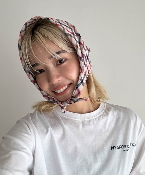 CANAL JEAN（キャナルジーン）の「Lakey Park　チェック柄スカーフ（バンダナ/スカーフ・レディース・カーキ/ベージュ・ONE SIZE）」の4枚目の写真