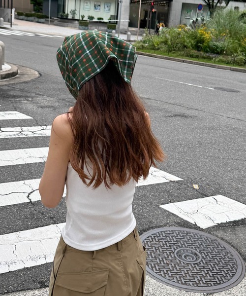 CANAL JEAN（キャナルジーン）の「Lakey Park　チェック柄スカーフ（バンダナ/スカーフ・レディース・カーキ/ベージュ・ONE SIZE）」の3枚目の写真