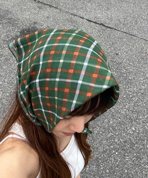 CANAL JEAN（キャナルジーン）の「Lakey Park　チェック柄スカーフ（バンダナ/スカーフ・レディース・カーキ/ベージュ・ONE SIZE）」の10枚目の写真