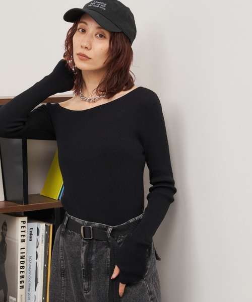 Auntie Rosa Holiday(アンティローザホリデー)の「アシメワンショルダーリブニット(ニット/セーター・レディース・ブルー/アイボリー/ブラック・FREE)」の7枚目の写真