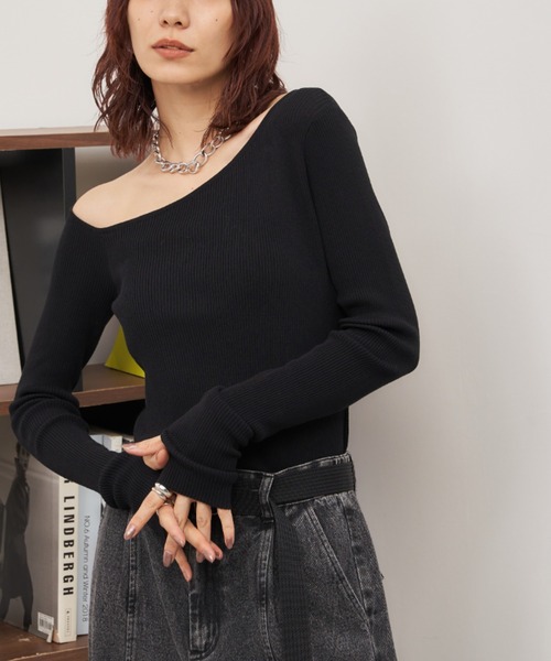 Auntie Rosa Holiday(アンティローザホリデー)の「アシメワンショルダーリブニット(ニット/セーター・レディース・ブルー/アイボリー/ブラック・FREE)」の5枚目の写真